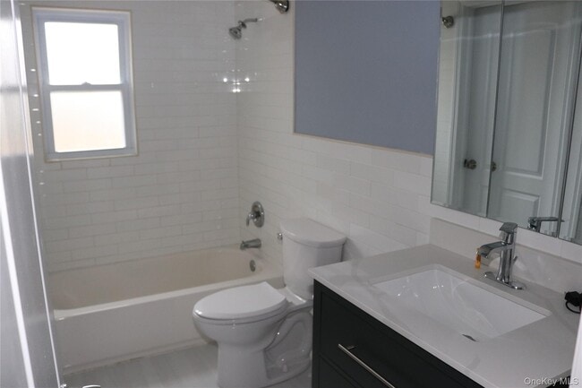 Building Photo - 7 Southpark Dr