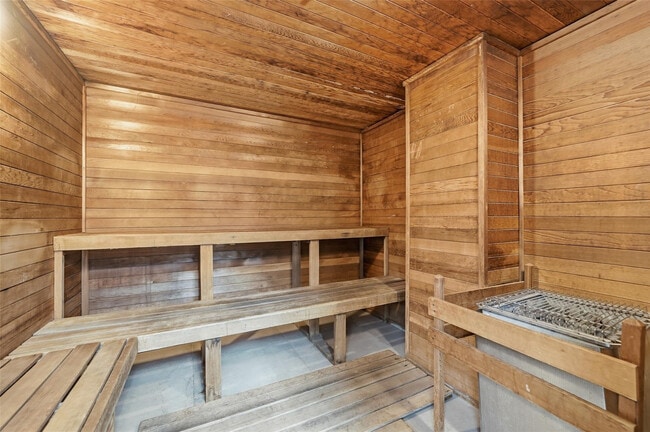 Building Photo - 2951 S Bayshore Dr