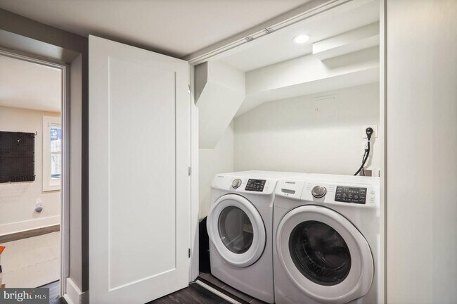 Building Photo - 416 Longfellow St NW