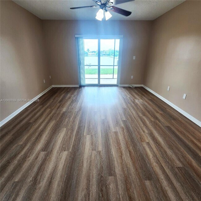 Building Photo - 11950 SW 49th Ct