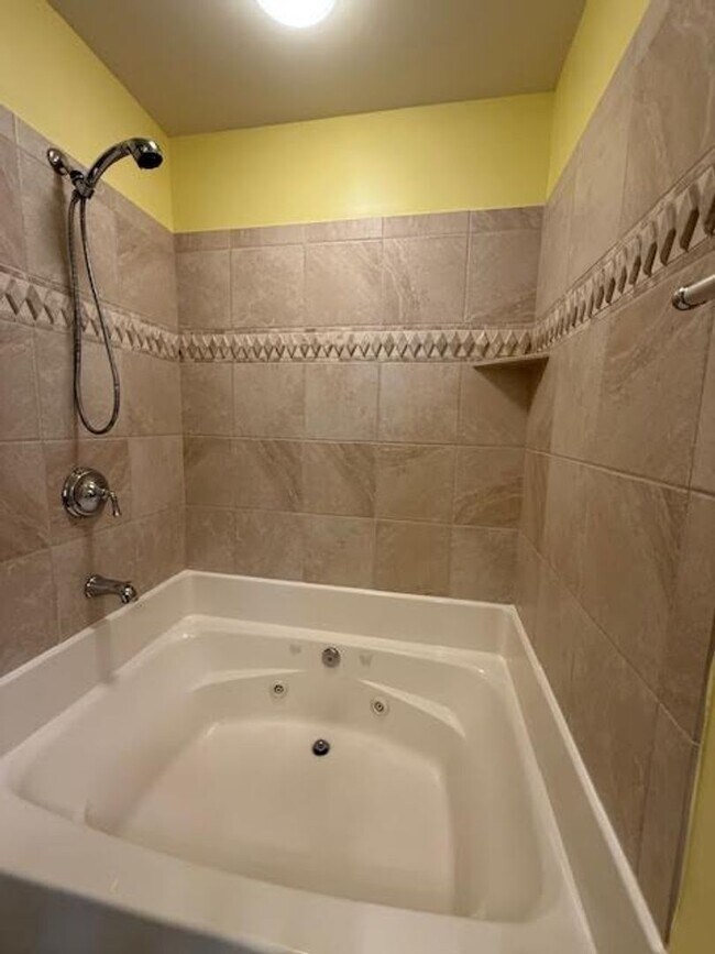 Building Photo - Experience the Heart of It All - at Mayfaire Townview!