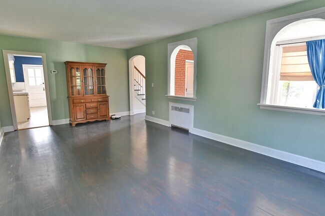Building Photo - 2302 Rudy Rd