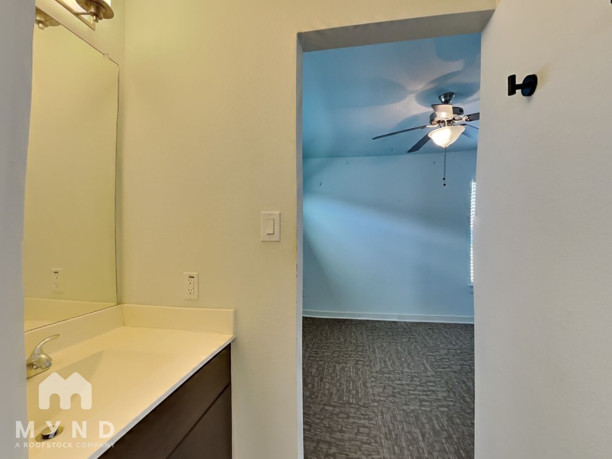 Building Photo - 118 E Myrtle St