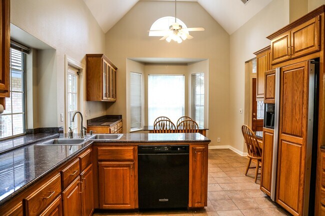 Building Photo - LINCOLN HEIGHTS 3-BEDROOM