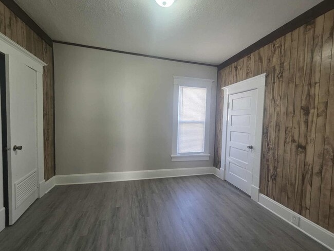 Building Photo - Updated home for a Great Price!