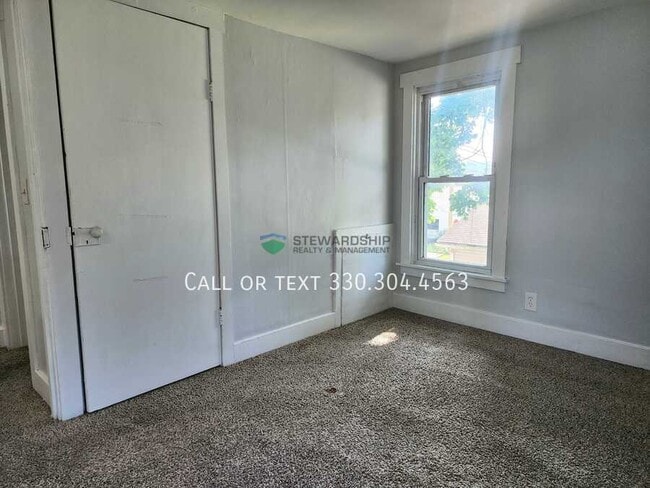 Building Photo - 461 Elson St
