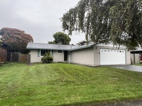 Building Photo - 3211 Alice Ave