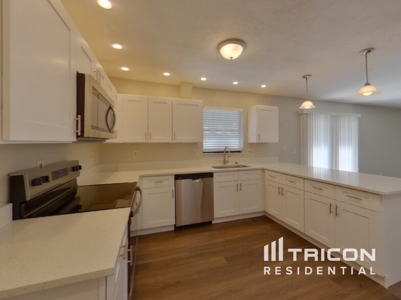 Building Photo - 483 Spruceview Dr