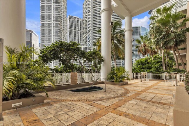 Building Photo - 801 Brickell Key Blvd