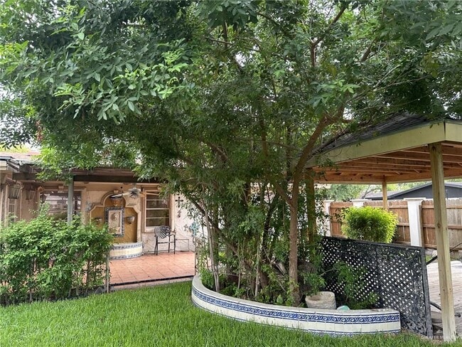 Building Photo - 41 Redbud Ave