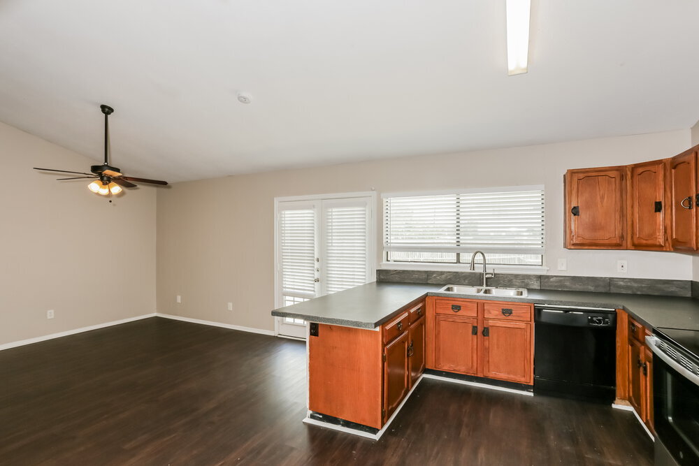 Building Photo - 1385 Southridge Dr