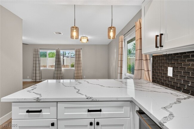 Building Photo - 333 S Tonopah Dr