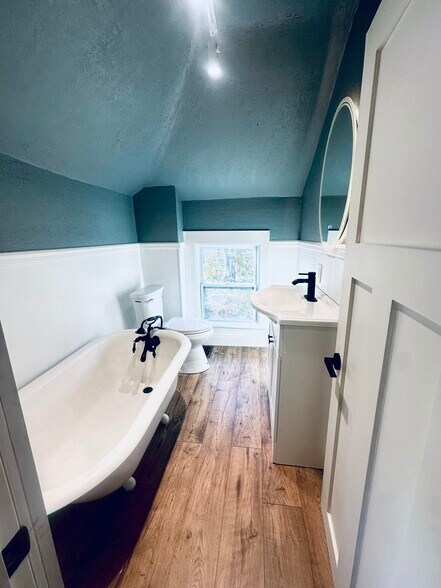 Building Photo - 121 S 34th St