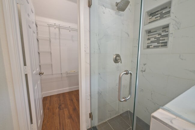 Building Photo - 3001 Claybrook Dr