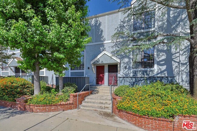 Building Photo - 18100 Burbank Blvd