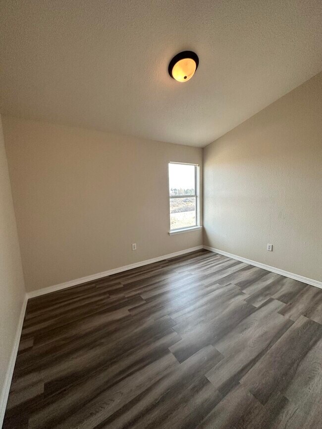 Building Photo - 760 Desert Ash Dr