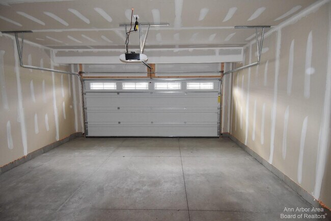 Building Photo - 105 Salt Springs Dr