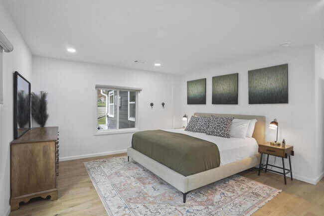 Building Photo - 1315 Normandy Dr NE