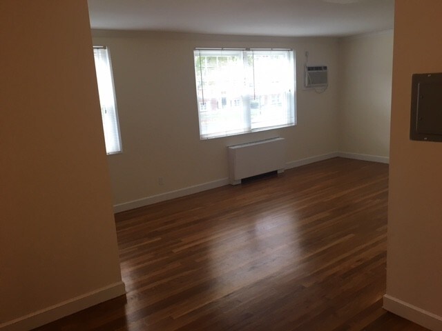 Building Photo - 20 Captain Parker Arms