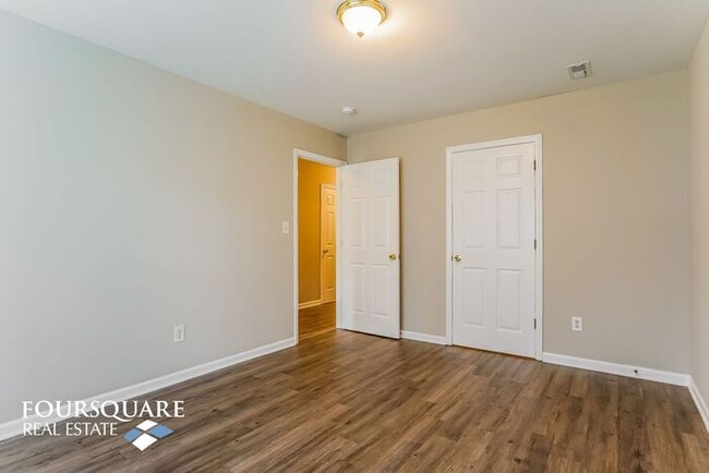 Building Photo - Single Family House | 1st floor Bedroom | ...