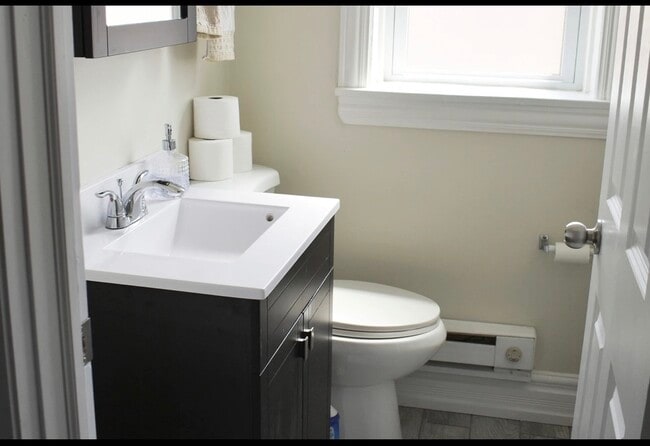 Building Photo - 3823 N Greenview Ave