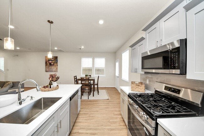 Building Photo - 14967 Eagle Feather Dr