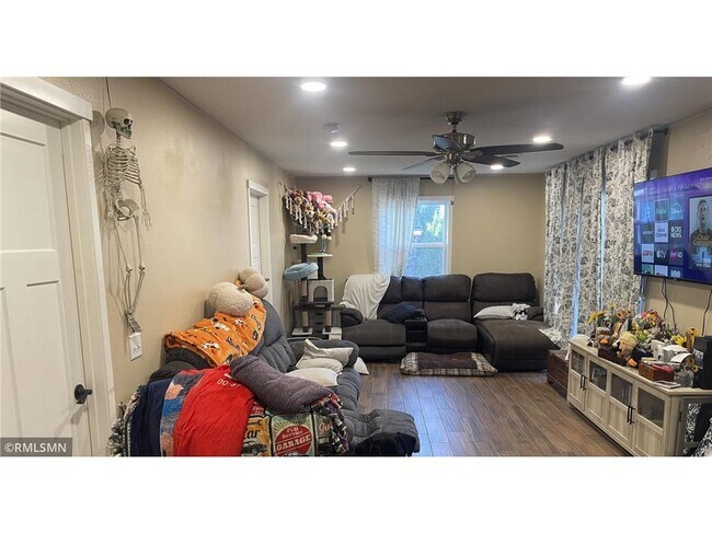 Building Photo - 28662 W Lake Dr