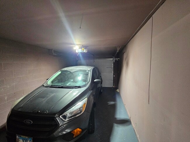 Building Photo - 1535 E Jane Ave