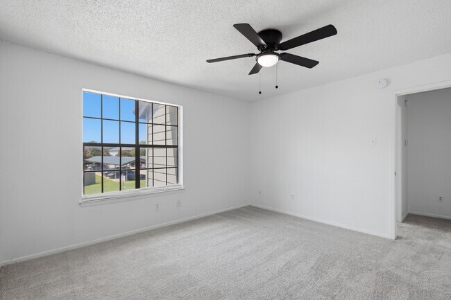 Building Photo - 14800 Enterprise Dr