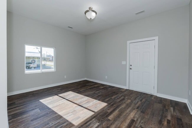 Building Photo - Amazing Three Bedroom Home!