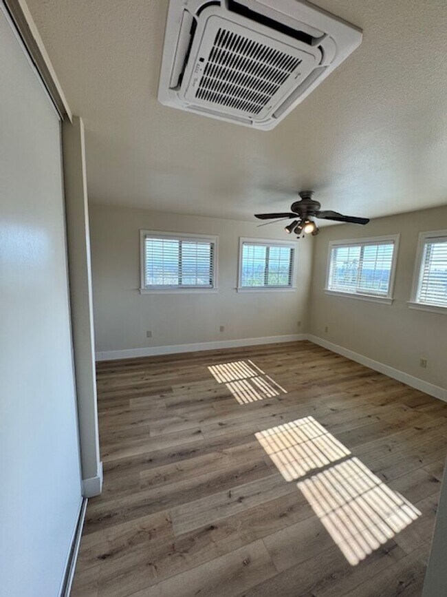 Building Photo - This Anderson Home is a Must See! Amazing Views of Lassen!