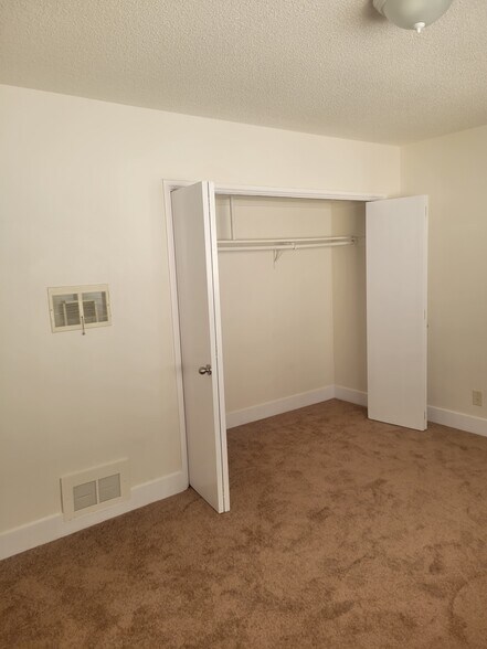 Building Photo - 806 Edgewood St