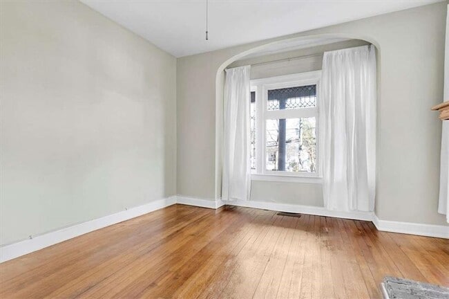 Building Photo - 952 Myrtle St NE