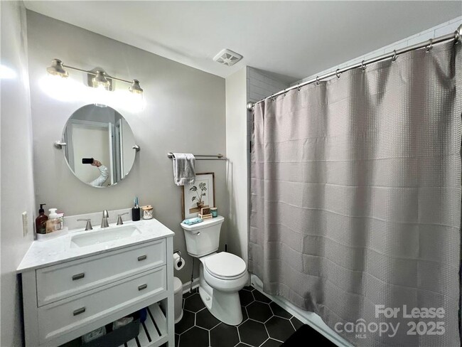 Building Photo - 414 Clarkson Green St