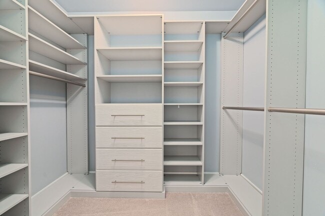 Building Photo - Relaxed Summerville Living Starts Here!