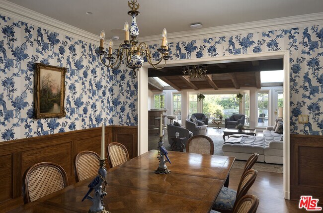 Building Photo - 10030 Toluca Lake Ave
