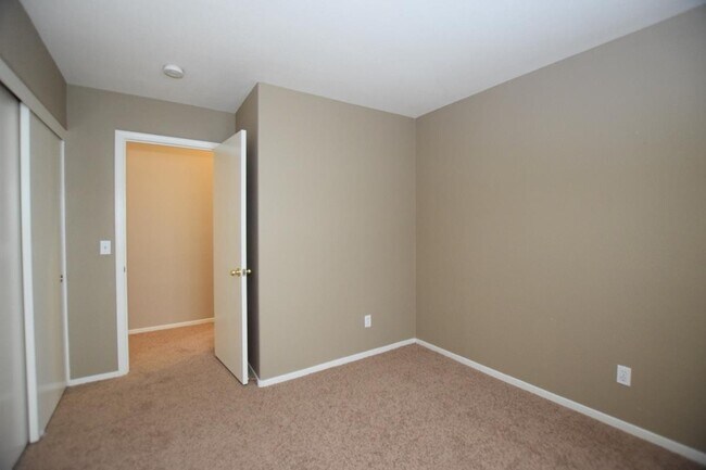 Building Photo - 1024 Clover Tip Ct