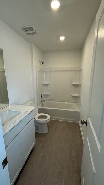 Building Photo - 349 Keefer