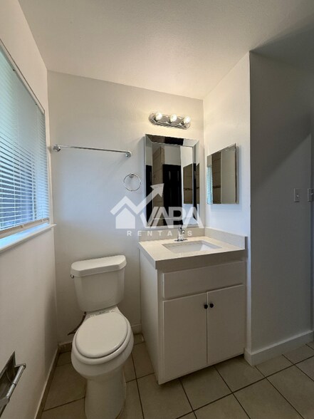 Building Photo - 4210 Dauphine Dr
