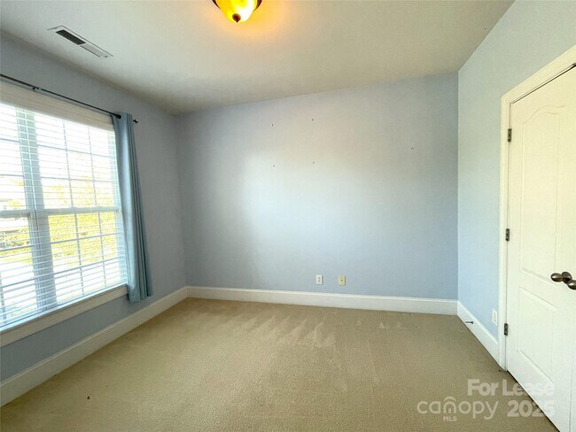 Building Photo - 4934 Mesa Verde Rd