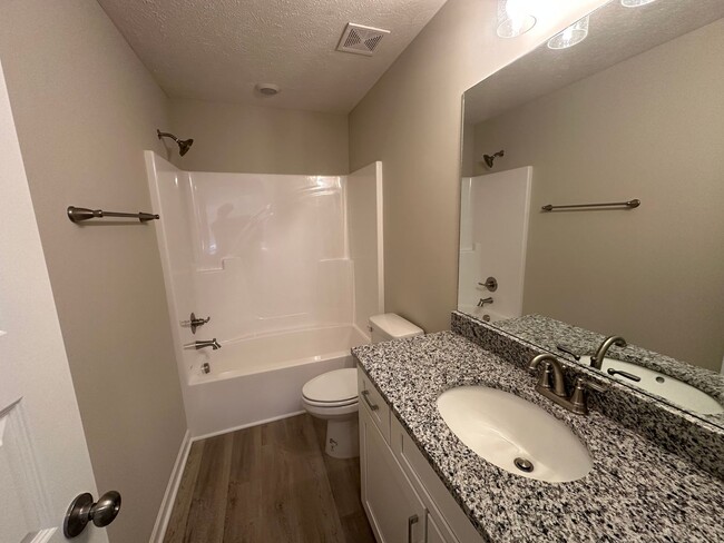 Building Photo - BRAND NEW Beautiful 3 Bed 2.5 Bath Townhou...