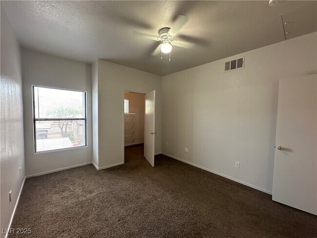 Building Photo - 8250 N Grand Canyon Dr