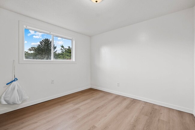 Building Photo - Poplar