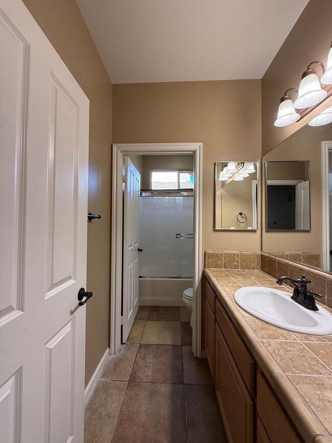 Building Photo - Centrally Located Single Story Home in Traditions