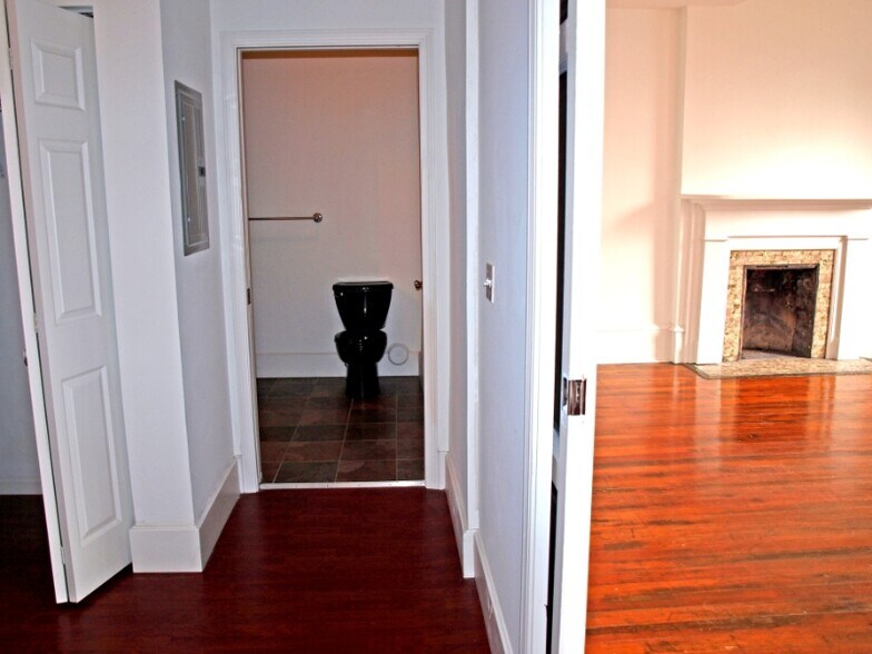 Building Photo - 206 State St