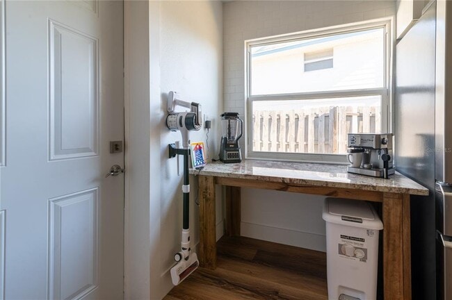 Building Photo - 1897 Dolphin Blvd S