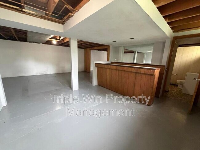 Building Photo - 10319 Varnum Dr