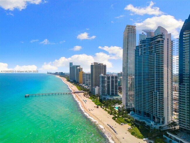 Building Photo - 17001 Collins Ave