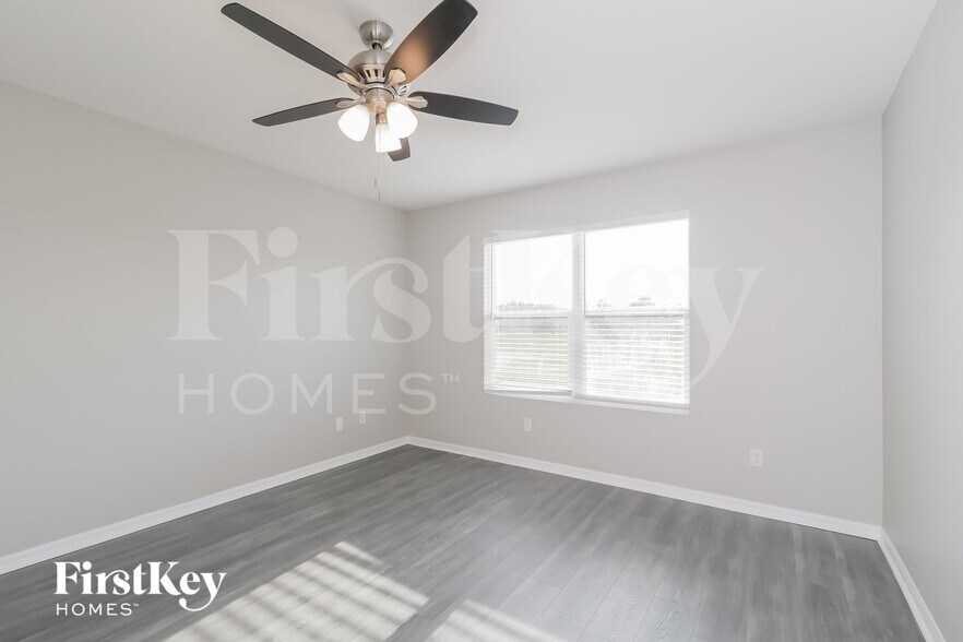 Building Photo - 35702 Jenny Lynne Cir