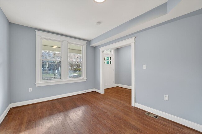 Building Photo - Gorgeous 4br/2ba in Brookland!